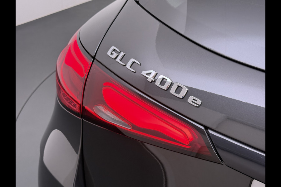 Mercedes-Benz GLC 400e 4Matic AMG 381pk // SoH 94,8% // Panorama dak // Trekhaak // Rijassistentiepakket // Distronic // 360 Camera // 20" AMG //