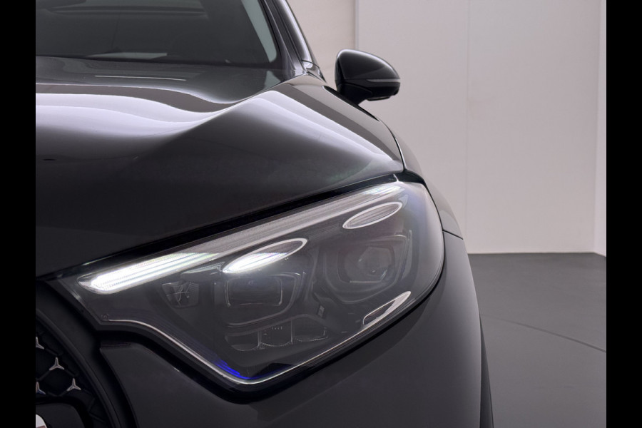 Mercedes-Benz GLC 400e 4Matic AMG 381pk // SoH 94,8% // Panorama dak // Trekhaak // Rijassistentiepakket // Distronic // 360 Camera // 20" AMG //