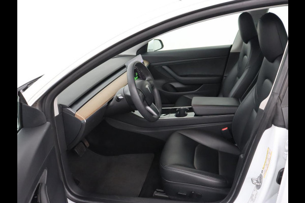 Tesla Model 3 Standard RWD Plus 60 kWh | SOH 87,7% | Autopilot | Trekhaak | Panoramadak | Leder | Stoelverwarming | Full LED | Camera | Navigatie | Keyless