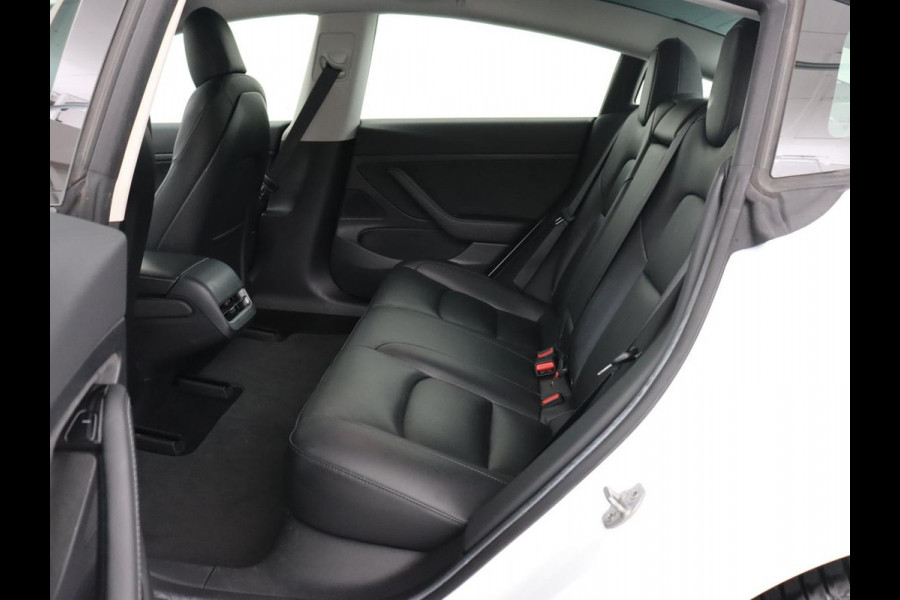 Tesla Model 3 Standard RWD Plus 60 kWh | SOH 87,7% | Autopilot | Trekhaak | Panoramadak | Leder | Stoelverwarming | Full LED | Camera | Navigatie | Keyless