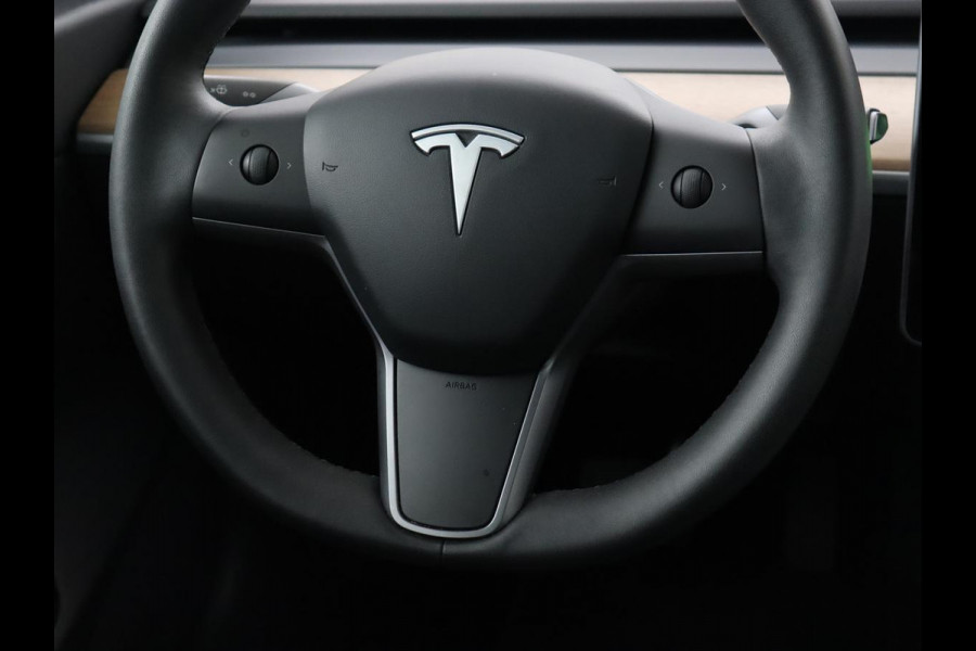 Tesla Model 3 Standard RWD Plus 60 kWh | SOH 87,7% | Autopilot | Trekhaak | Panoramadak | Leder | Stoelverwarming | Full LED | Camera | Navigatie | Keyless