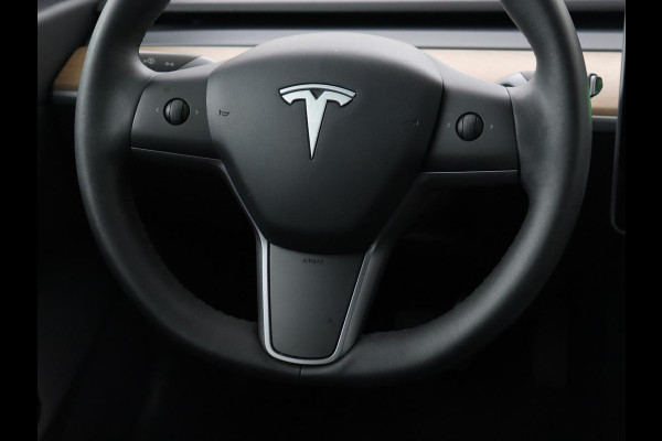 Tesla Model 3 Standard RWD Plus 60 kWh | SOH 87,7% | Autopilot | Trekhaak | Panoramadak | Leder | Stoelverwarming | Full LED | Camera | Navigatie | Keyless