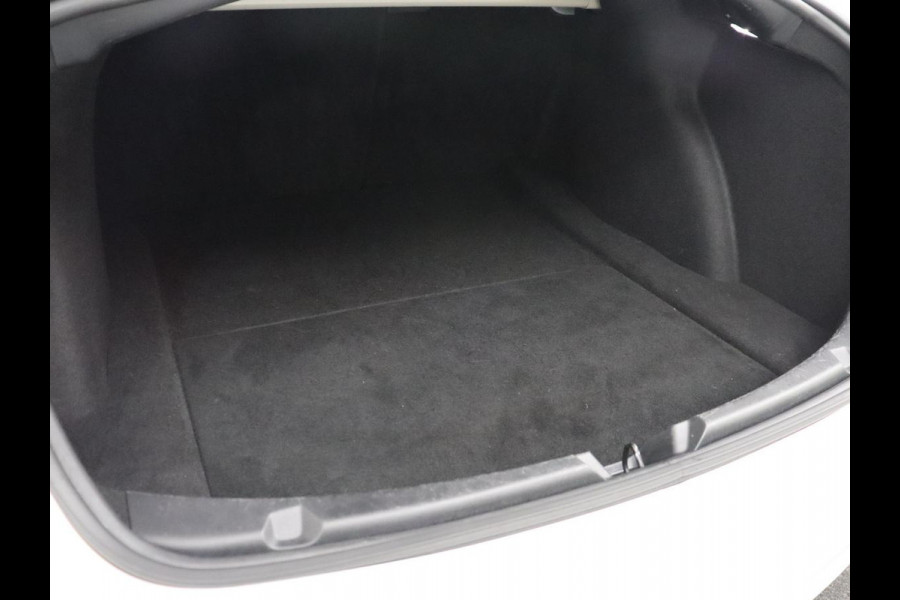 Tesla Model 3 Standard RWD Plus 60 kWh | SOH 87,7% | Autopilot | Trekhaak | Panoramadak | Leder | Stoelverwarming | Full LED | Camera | Navigatie | Keyless