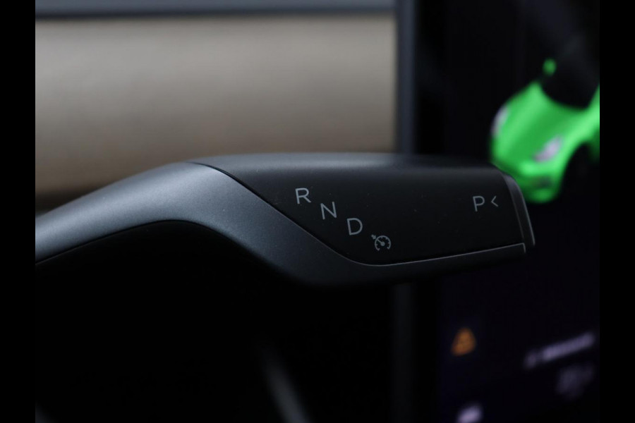 Tesla Model 3 Standard RWD Plus 60 kWh | SOH 87,7% | Autopilot | Trekhaak | Panoramadak | Leder | Stoelverwarming | Full LED | Camera | Navigatie | Keyless
