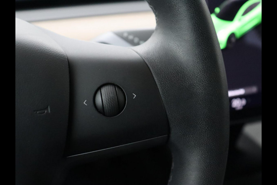 Tesla Model 3 Standard RWD Plus 60 kWh | SOH 87,7% | Autopilot | Trekhaak | Panoramadak | Leder | Stoelverwarming | Full LED | Camera | Navigatie | Keyless