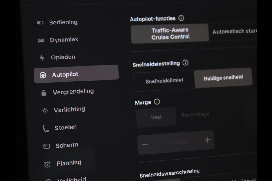 Tesla Model 3 Standard RWD Plus 60 kWh | SOH 87,7% | Autopilot | Trekhaak | Panoramadak | Leder | Stoelverwarming | Full LED | Camera | Navigatie | Keyless