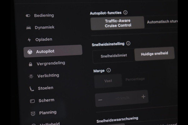 Tesla Model 3 Standard RWD Plus 60 kWh | SOH 87,7% | Autopilot | Trekhaak | Panoramadak | Leder | Stoelverwarming | Full LED | Camera | Navigatie | Keyless