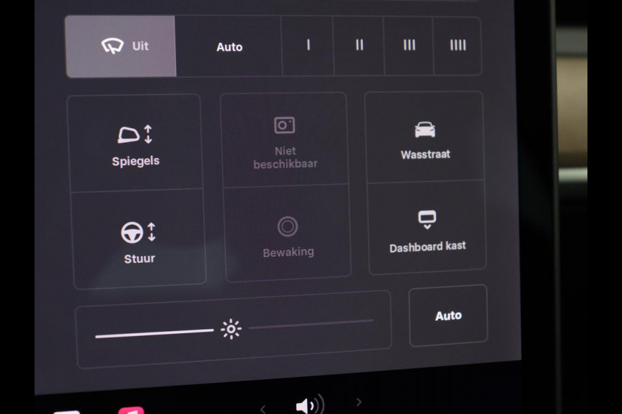 Tesla Model 3 Standard RWD Plus 60 kWh | SOH 87,7% | Autopilot | Trekhaak | Panoramadak | Leder | Stoelverwarming | Full LED | Camera | Navigatie | Keyless