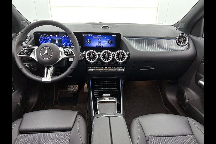 Mercedes-Benz EQA 250+ Business Solution Luxury 71 kWh | Trekhaak | Sierdelen in Star Pattern | Warmtewerend, donkergetint glas | Smartphone integratie | Panoramaschuifdak | 18 inch multispaakse lichtmetalen velgen |