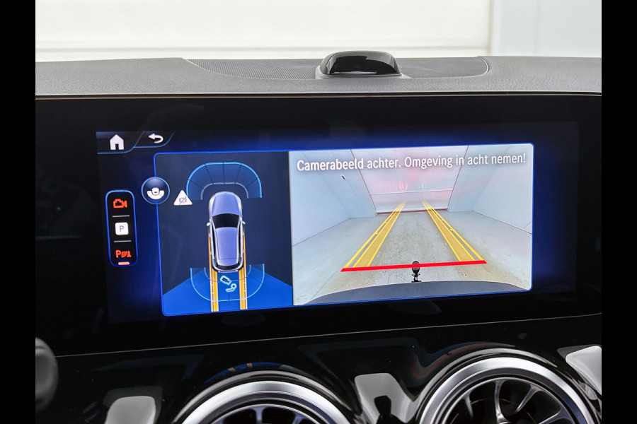 Mercedes-Benz EQA 250+ Business Solution Luxury 71 kWh | Trekhaak | Sierdelen in Star Pattern | Warmtewerend, donkergetint glas | Smartphone integratie | Panoramaschuifdak | 18 inch multispaakse lichtmetalen velgen |