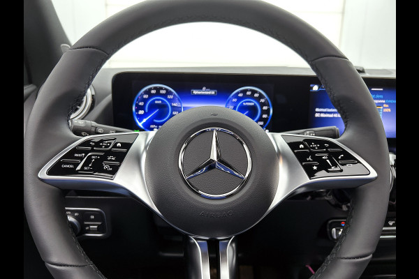 Mercedes-Benz EQA 250+ Business Solution Luxury 71 kWh | Trekhaak | Sierdelen in Star Pattern | Warmtewerend, donkergetint glas | Smartphone integratie | Panoramaschuifdak | 18 inch multispaakse lichtmetalen velgen |