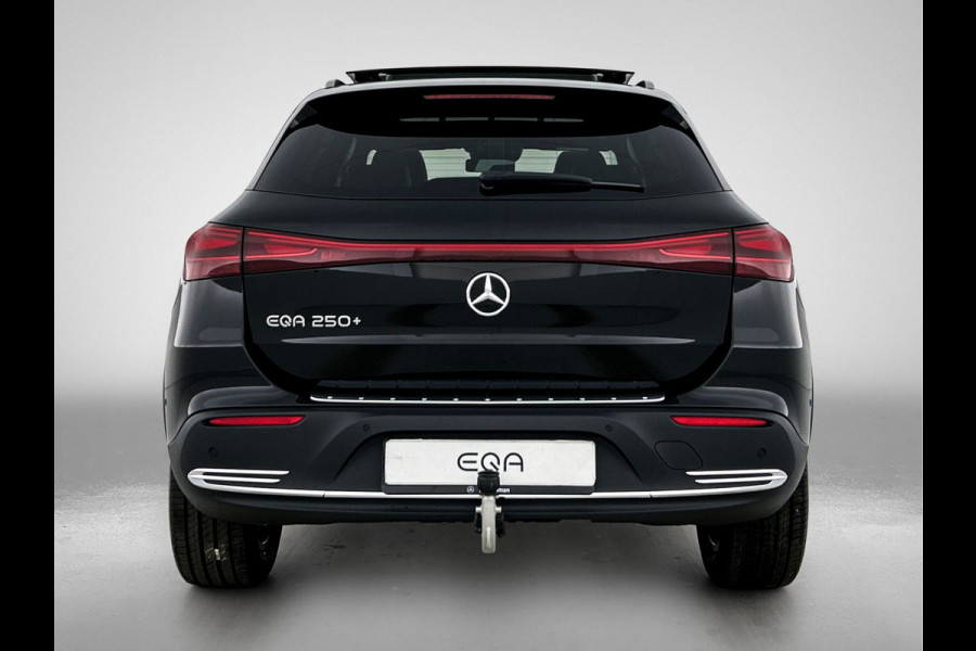 Mercedes-Benz EQA 250+ Business Solution Luxury 71 kWh | Trekhaak | Sierdelen in Star Pattern | Warmtewerend, donkergetint glas | Smartphone integratie | Panoramaschuifdak | 18 inch multispaakse lichtmetalen velgen |