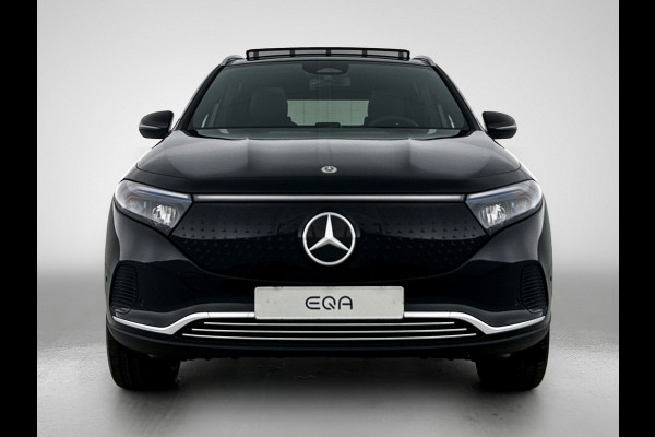 Mercedes-Benz EQA 250+ Business Solution Luxury 71 kWh | Trekhaak | Sierdelen in Star Pattern | Warmtewerend, donkergetint glas | Smartphone integratie | Panoramaschuifdak | 18 inch multispaakse lichtmetalen velgen |