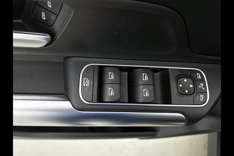Mercedes-Benz EQA 250+ Business Solution Luxury 71 kWh | Trekhaak | Sierdelen in Star Pattern | Warmtewerend, donkergetint glas | Smartphone integratie | Panoramaschuifdak | 18 inch multispaakse lichtmetalen velgen |