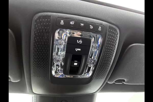 Mercedes-Benz EQA 250+ Business Solution Luxury 71 kWh | Trekhaak | Sierdelen in Star Pattern | Warmtewerend, donkergetint glas | Smartphone integratie | Panoramaschuifdak | 18 inch multispaakse lichtmetalen velgen |