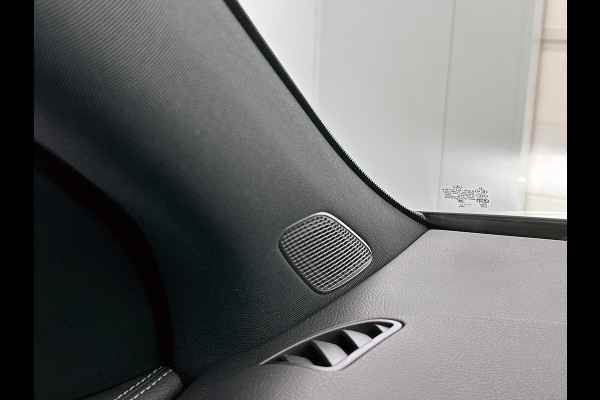 Mercedes-Benz EQA 250+ Business Solution Luxury 71 kWh | Trekhaak | Sierdelen in Star Pattern | Warmtewerend, donkergetint glas | Smartphone integratie | Panoramaschuifdak | 18 inch multispaakse lichtmetalen velgen |