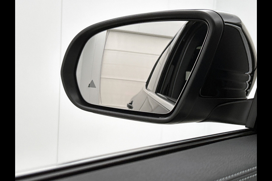 Mercedes-Benz EQA 250+ Business Solution Luxury 71 kWh | Trekhaak | Sierdelen in Star Pattern | Warmtewerend, donkergetint glas | Smartphone integratie | Panoramaschuifdak | 18 inch multispaakse lichtmetalen velgen |
