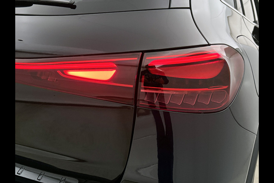 Mercedes-Benz EQA 250+ Business Solution Luxury 71 kWh | Trekhaak | Sierdelen in Star Pattern | Warmtewerend, donkergetint glas | Smartphone integratie | Panoramaschuifdak | 18 inch multispaakse lichtmetalen velgen |