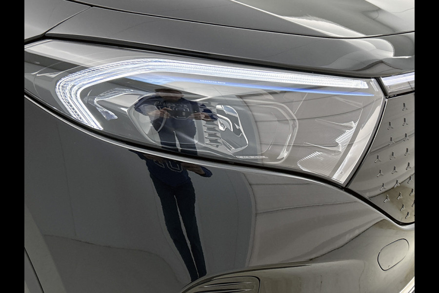 Mercedes-Benz EQA 250+ Business Solution Luxury 71 kWh | Trekhaak | Sierdelen in Star Pattern | Warmtewerend, donkergetint glas | Smartphone integratie | Panoramaschuifdak | 18 inch multispaakse lichtmetalen velgen |