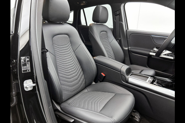 Mercedes-Benz EQA 250+ Business Solution Luxury 71 kWh | Trekhaak | Sierdelen in Star Pattern | Warmtewerend, donkergetint glas | Smartphone integratie | Panoramaschuifdak | 18 inch multispaakse lichtmetalen velgen |