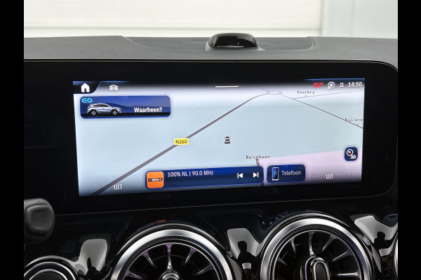 Mercedes-Benz EQA 250+ Business Solution Luxury 71 kWh | Trekhaak | Sierdelen in Star Pattern | Warmtewerend, donkergetint glas | Smartphone integratie | Panoramaschuifdak | 18 inch multispaakse lichtmetalen velgen |