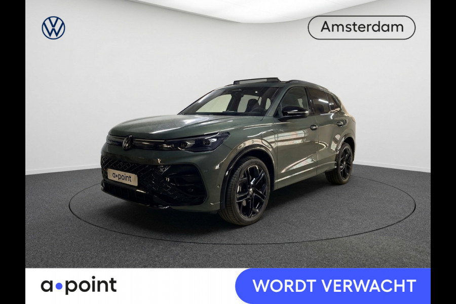 Volkswagen Tiguan 1.5 eHybrid R-Line Edition 204 pk Automaat (DSG) | Navigatie | Panoramadak | Parkeersensoren (Park assist) | Rondomzicht camera | Stoelverwarming v/a | Black Style pakket | R-Line |
