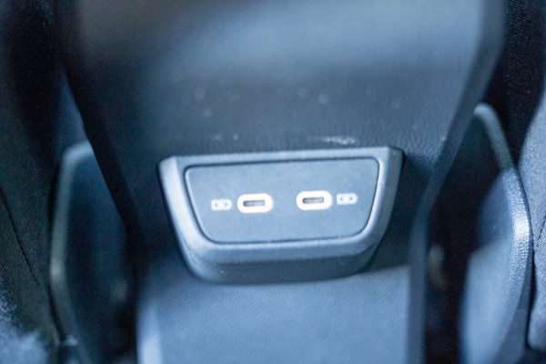 Volkswagen Taigo 1.0 TSI Life Business|Prijs rijklaar incl 12 mnd garantie| Stoelverwarming PDC Camera DAB LMV Trekhaak