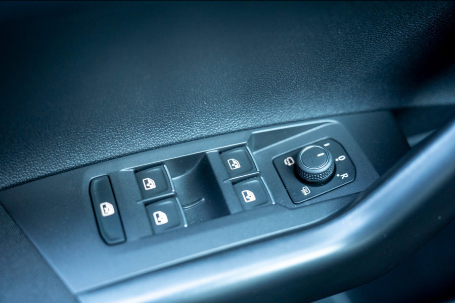 Volkswagen Taigo 1.0 TSI Life Business|Prijs rijklaar incl 12 mnd garantie| Stoelverwarming PDC Camera DAB LMV Trekhaak