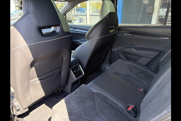 Škoda ENYAQ iV 80 Sportline | Panoramadak | Wegklapbare Trekhaak | Achteruitrijcamera | 21 Inch |