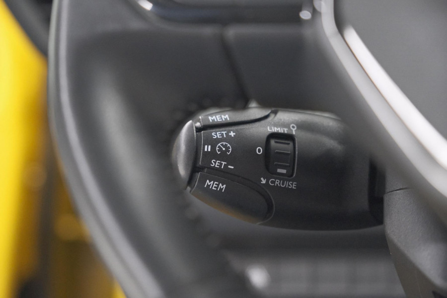 Peugeot 208 PureTech 100 Blue Lease Allure | Allseason Banden | Camera | Navigatie | Parkeersensoren
