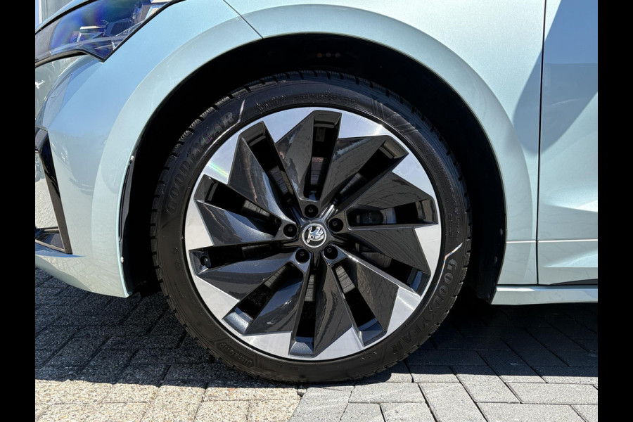 Škoda ENYAQ iV 80 Sportline | Panoramadak | Wegklapbare Trekhaak | Achteruitrijcamera | 21 Inch |