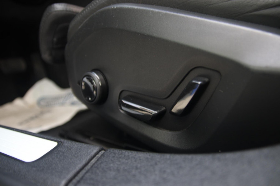 Volvo S60 2.0 B4 Ultimate Dark PANO-H&K-HUD-MEMORY-ACC-NAP