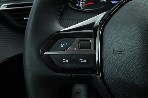 Peugeot 208 1.2 PureTech Allure Pack Apple carplay, climate