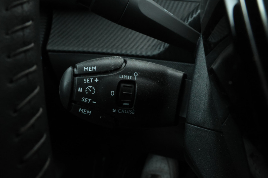 Peugeot 208 1.2 PureTech Allure Pack Apple carplay, climate