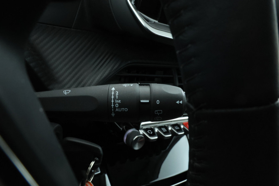 Peugeot 208 1.2 PureTech Allure Pack Apple carplay, climate