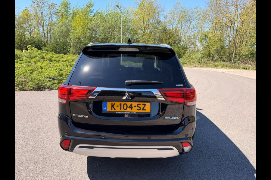 Mitsubishi Outlander 2.4 PHEV 240PK AWD PURE PLUG IN HYBRIDE CAMERA CARPLAY LED-XENON