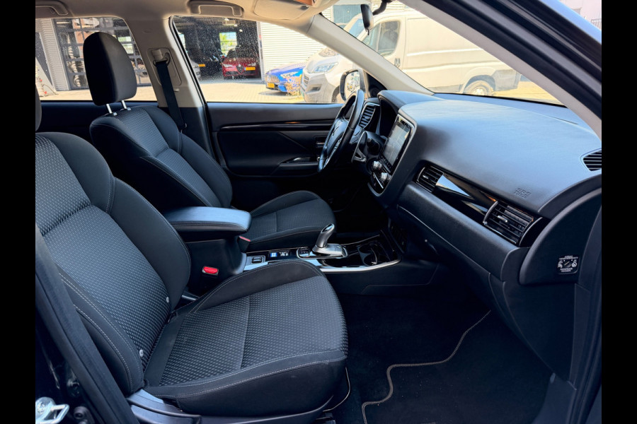 Mitsubishi Outlander 2.4 PHEV 240PK AWD PURE PLUG IN HYBRIDE CAMERA CARPLAY LED-XENON
