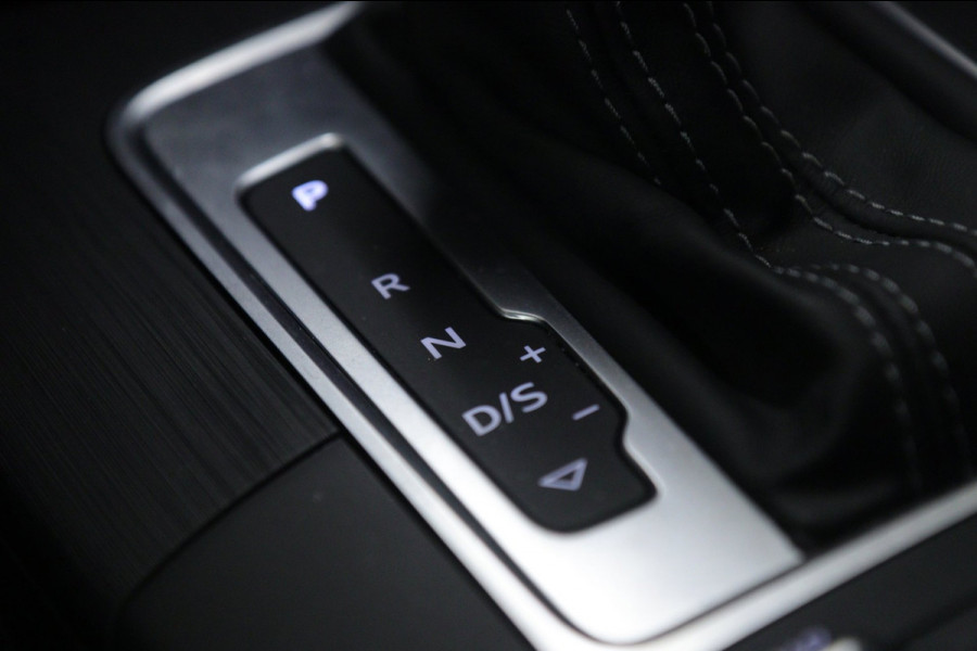 Audi A3 Limousine 35 TFSI 3X S-LINE PANO/CARPLAY/NAVI/STOELMASSAGE/TREKH/VOL