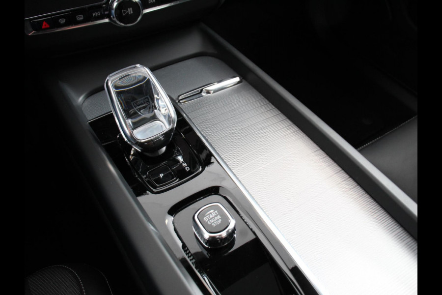 Volvo XC60 2.0 T6 Plug-in hybrid AWD Plus Dark | Harman/Kardon | Full LED | Adaptive Cruise Control + Pilot Assist |Parkeersensoren V&A+ 360 camera | Panaromadak