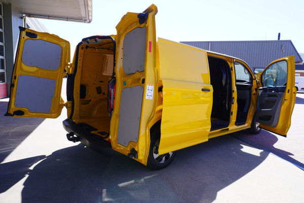 Ford E-Transit Cust. 320 L2H1 136PK Trend 65 kWh Automaat nr. V113 | Airco | Cruise | Camera | Apple CP| Trekhaak 8 STUKS