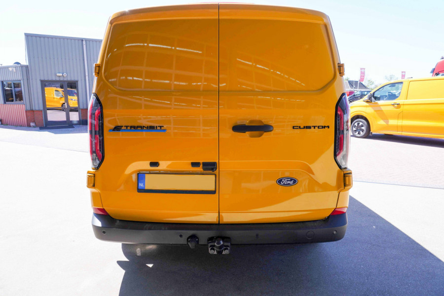 Ford E-Transit Cust. 320 L2H1 136PK Trend 65 kWh Automaat nr. V113 | Airco | Cruise | Camera | Apple CP| Trekhaak 8 STUKS