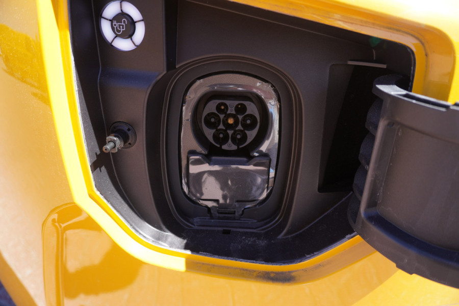 Ford E-Transit Cust. 320 L2H1 136PK Trend 65 kWh Automaat nr. V113 | Airco | Cruise | Camera | Apple CP| Trekhaak 8 STUKS
