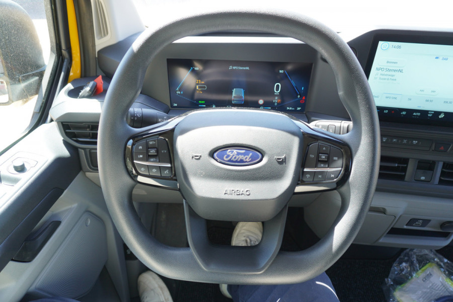 Ford E-Transit Cust. 320 L2H1 136PK Trend 65 kWh Automaat nr. V113 | Airco | Cruise | Camera | Apple CP| Trekhaak 8 STUKS