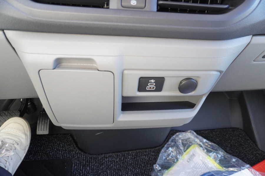 Ford E-Transit Cust. 320 L2H1 136PK Trend 65 kWh Automaat nr. V113 | Airco | Cruise | Camera | Apple CP| Trekhaak 8 STUKS