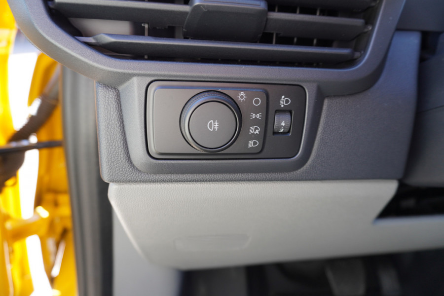 Ford E-Transit Cust. 320 L2H1 136PK Trend 65 kWh Automaat nr. V113 | Airco | Cruise | Camera | Apple CP| Trekhaak 8 STUKS