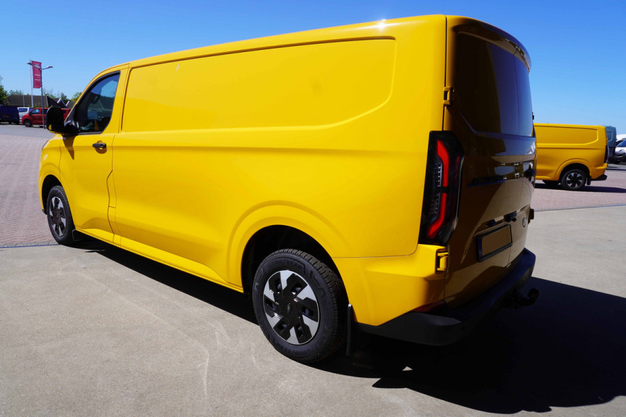 Ford E-Transit Cust. 320 L2H1 136PK Trend 65 kWh Automaat nr. V114 | Airco | Cruise | Camera | Apple CP| Trekhaak 8 STUKS