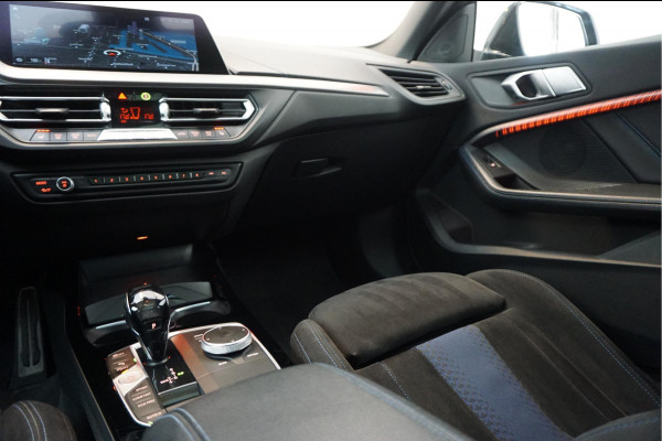 BMW 2 Serie Gran Coupé 218i High Executive M-SPORT | Pano-dak | Sfeer | Adaptive + Lane | Apple CarPlay | NL Auto | Compleet BMW onderhouden