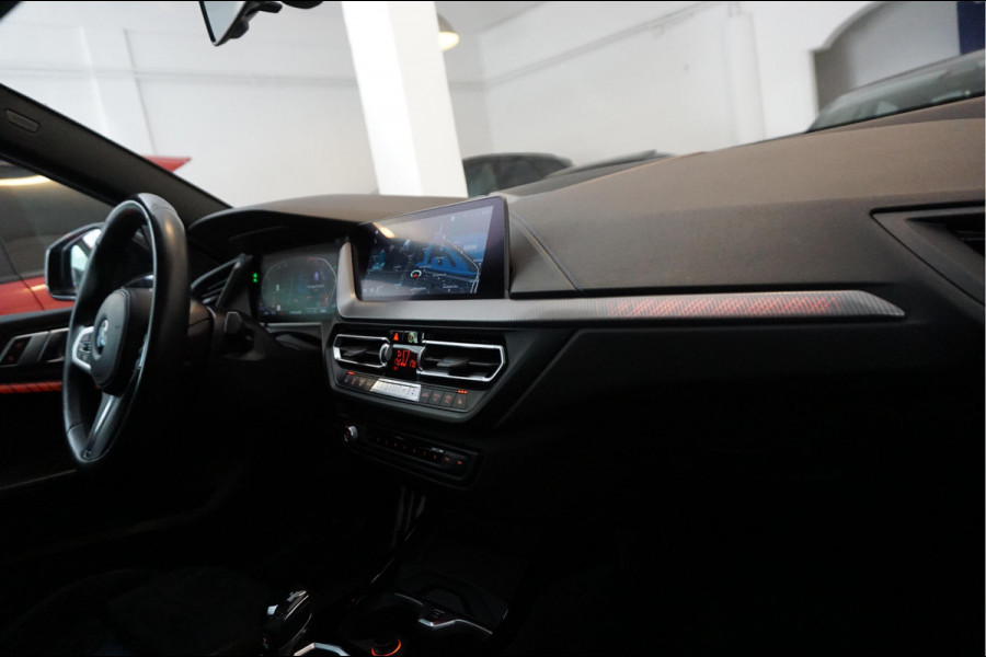 BMW 2 Serie Gran Coupé 218i High Executive M-SPORT | Pano-dak | Sfeer | Adaptive + Lane | Apple CarPlay | NL Auto | Compleet BMW onderhouden