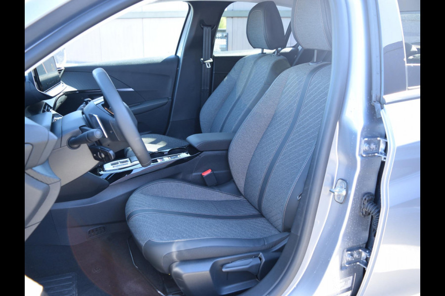 Peugeot 208 1.2 Hybrid 110 e-DCS6 Allure | TOT 8 JAAR GARANTIE | 110 PK | AUTOMAAT | NAVI | PARKEERSENSOREN MET CAMERA | CLIMATE CONTROL | 7.354 KM