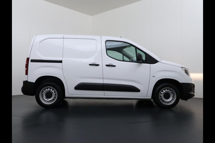 Opel Combo 1.5D L1H1 Navi Dab AppleCarplay AndroidAuto CruiseControl Airco SchuifdeurRechts Pdc Boordcomputer Elek.Ramen/Spiegels Usb Stuurbekrachtiging Mistlampen